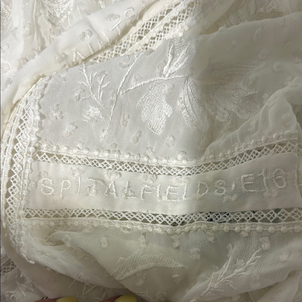 All Saints White Lace Robe with Floral Pattern and Tie Waist - Picture 9 of 10